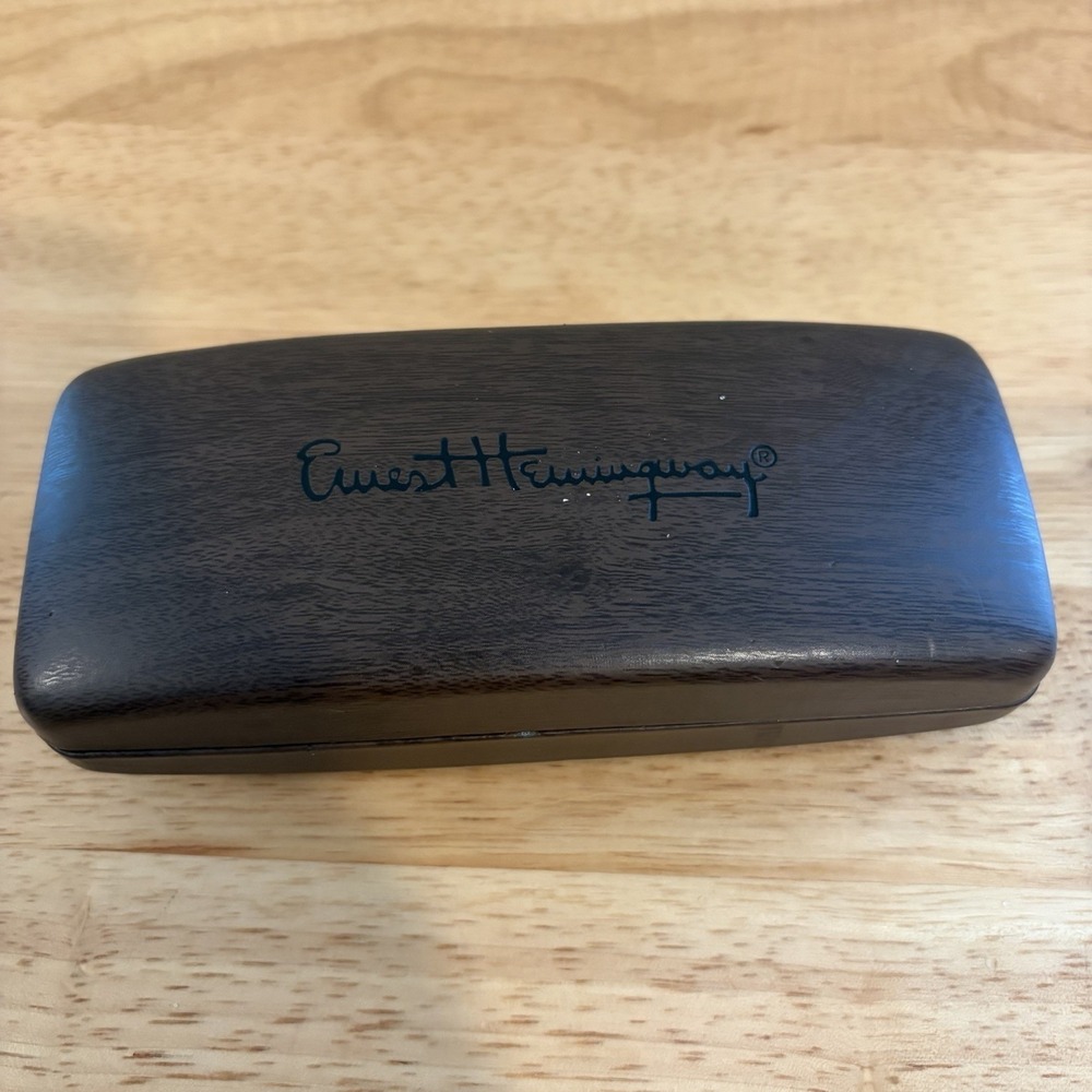 Ernest Hemingway Woodgrain style Eyeglass Hard Case Green Felt Interior